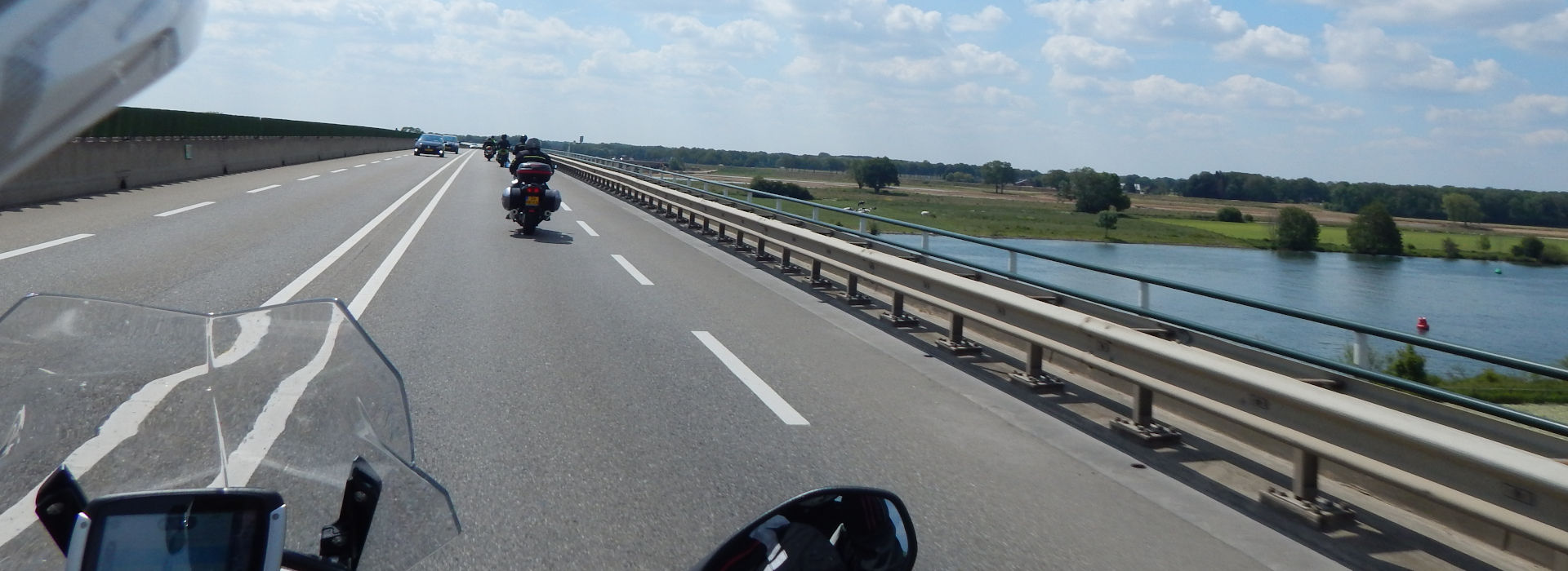 Motorrijbewijspoint Uithoorn examengarantie AVB en AVD